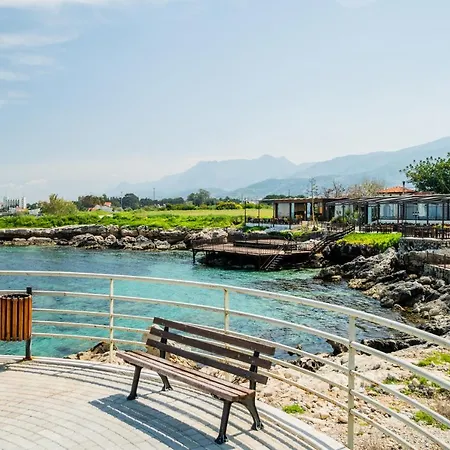 Spacious Sanctuary Cove B4 Duplex With Sea View In Lapta Lägenhet *