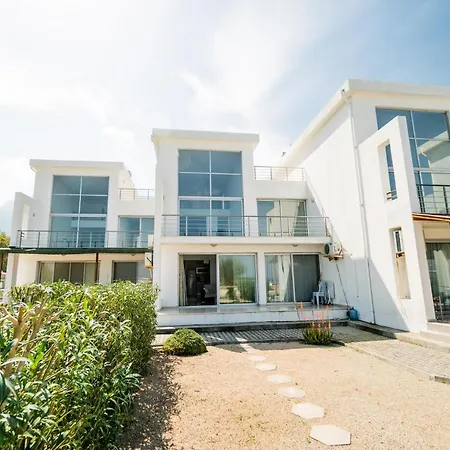 Apartment Spacious Three-bedroom With Sea View A2