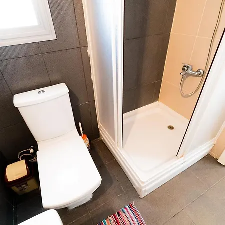 Spacious Three-bedroom With Sea View A2 *