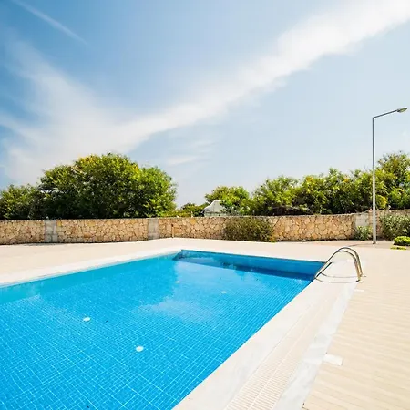Spacious Sanctuary Cove B4 Duplex With Sea View In Kyrenia Girne *