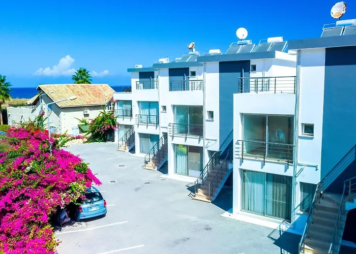 Spacious Sanctuary Cove B4 Duplex With Sea View In Lapta * ラピソス