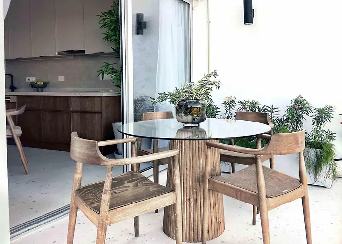 Spacious Sanctuary Cove B4 Duplex With Sea View In Lapta アパート ラピソス