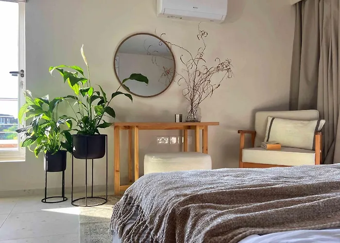 Spacious Sanctuary Cove B4 Duplex With Sea View In Lapta アパート