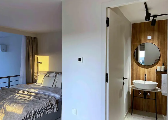 Spacious Sanctuary Cove B4 Duplex With Sea View In Lapta