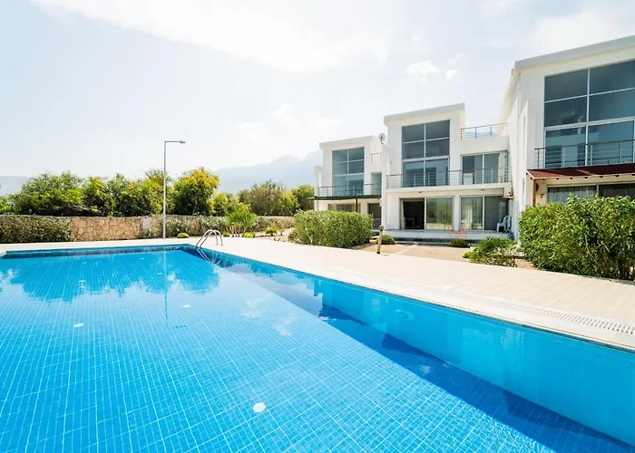 アパート Spacious Sanctuary Cove B4 Duplex With Sea View In Lapta *