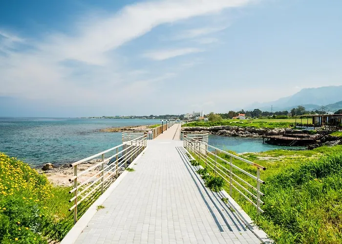 Spacious Sanctuary Cove B4 Duplex With Sea View In Lapta アパート