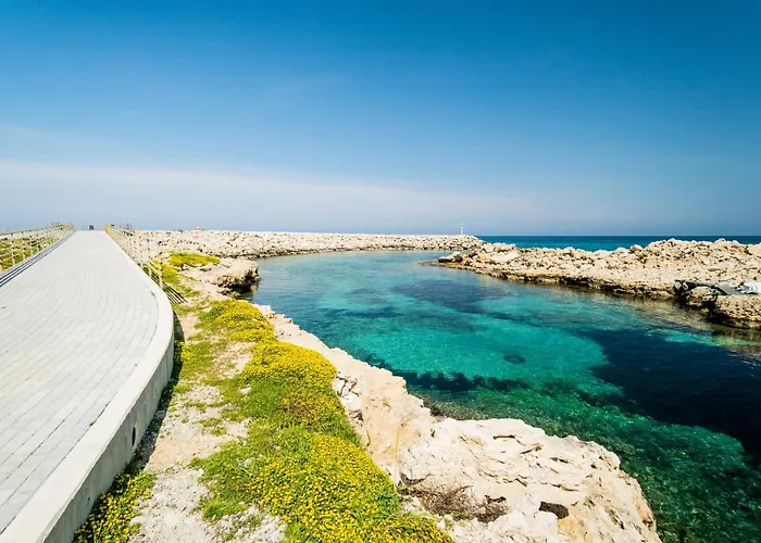 Spacious Sanctuary Cove B4 Duplex With Sea View In Lapta アパート ラピソス