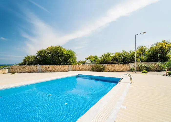 Spacious Sanctuary Cove B4 Duplex With Sea View In Lapta *