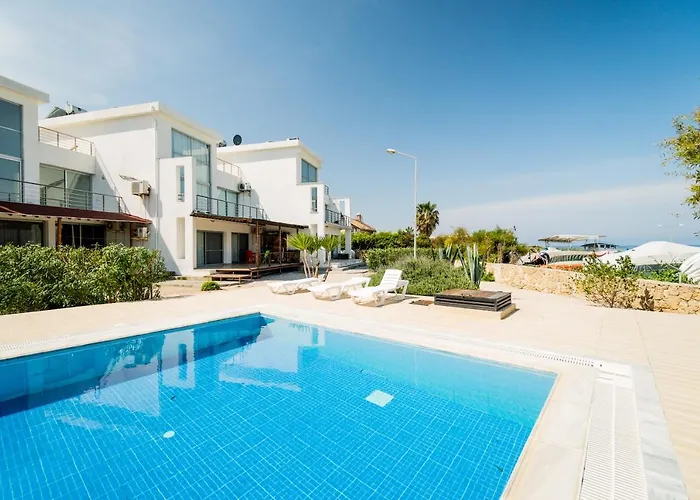 Spacious Sanctuary Cove B4 Duplex With Sea View In Lapta * ラピソス