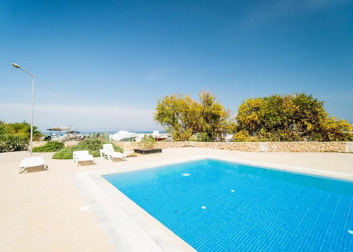 Spacious Sanctuary Cove B4 Duplex With Sea View In Lapta アパート