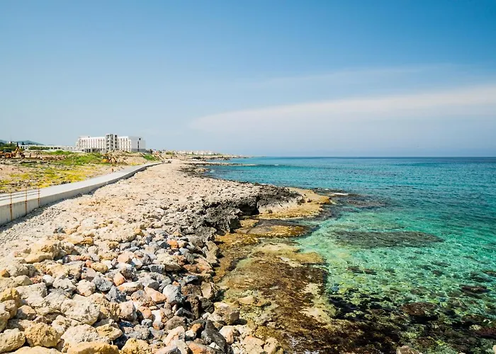 Spacious Sanctuary Cove B4 Duplex With Sea View In Lapta ラピソス