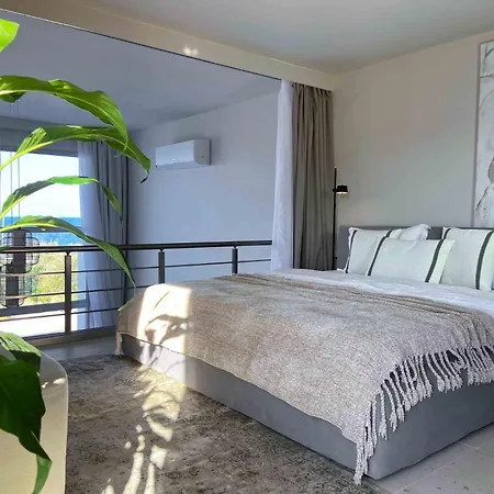 Spacious Sanctuary Cove B4 Duplex With Sea View In Lapta Апартаменты *