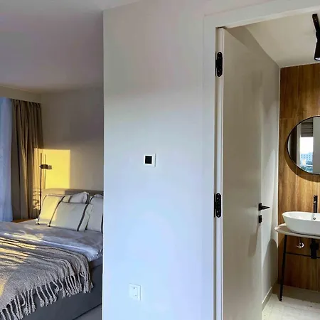 Spacious Two-bedroom With Sea View B4