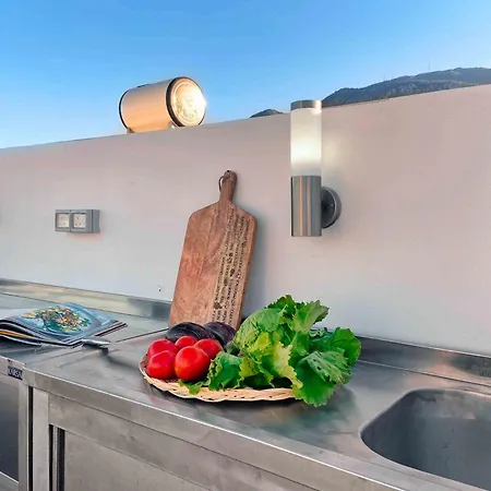 Apartament Spacious Two-bedroom With Sea View B4