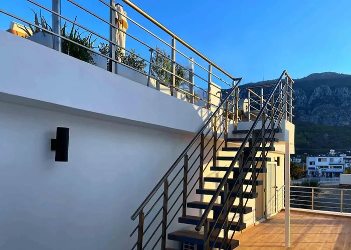 Spacious Sanctuary Cove B4 Duplex With Sea View In Lapta