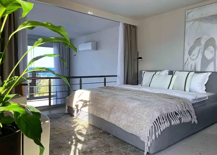 Spacious Sanctuary Cove B4 Duplex With Sea View In Lapta Daire *