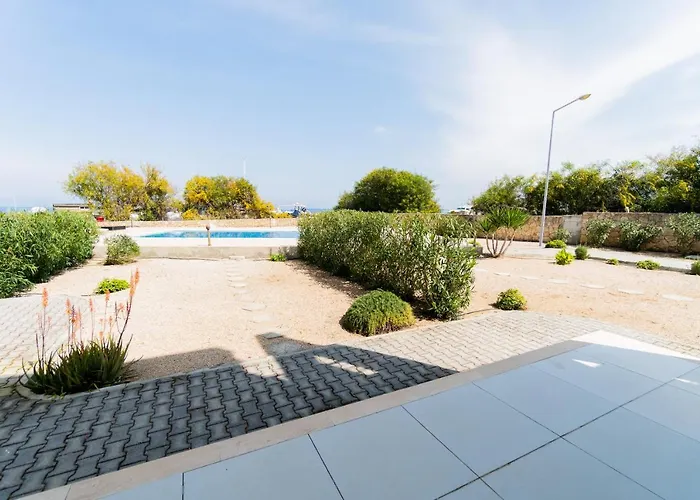 Spacious Sanctuary Cove B4 Duplex With Sea View In Lapta * Lapta